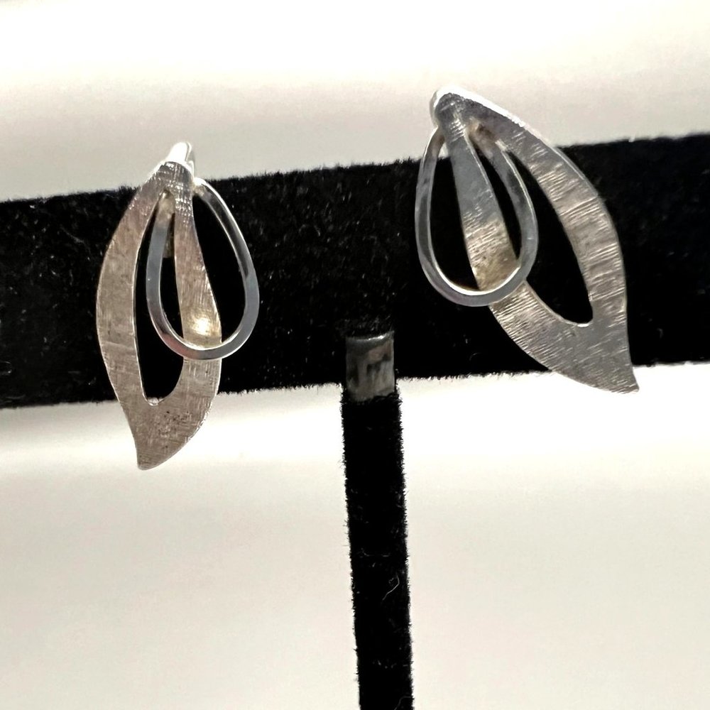 Van Dell Vintage Textured Sterling Silver Screw Back Earring EUC